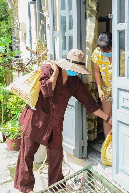 Continuing to support people in need in the Covid-19 pandemic of Hoang Phap Pagoda (series 2)